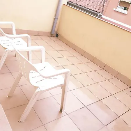 Zen Cornella Apartment
